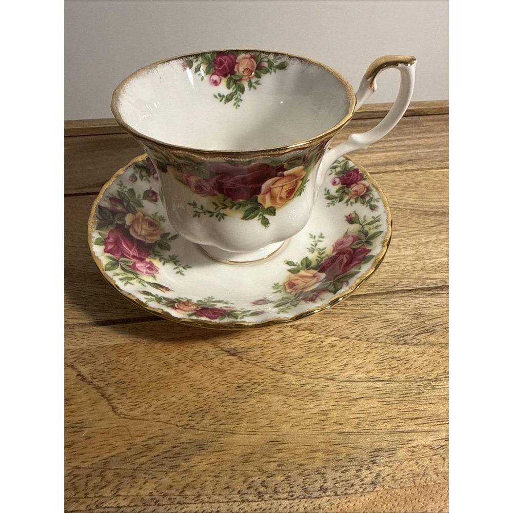 Royal Albert Vintage Tea Cup and Saucer Set Old Country Roses Pattern